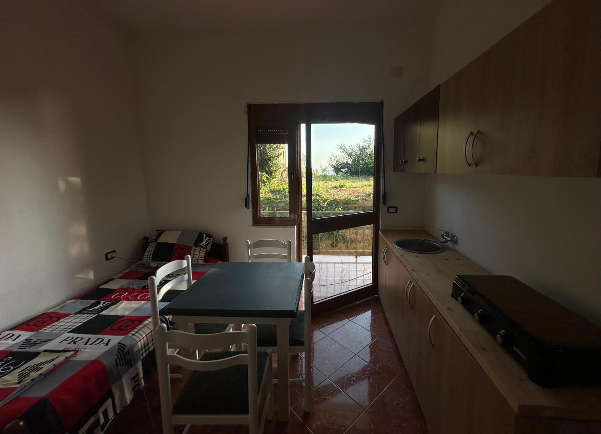 Apartment For Rent Vacation Krasniqi Karpen Exterior foto